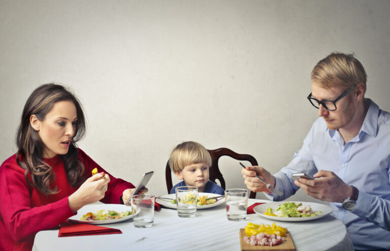 Busy Work Schedules And Parents Missing Dinner May Damage Their Child’s Emotional Development