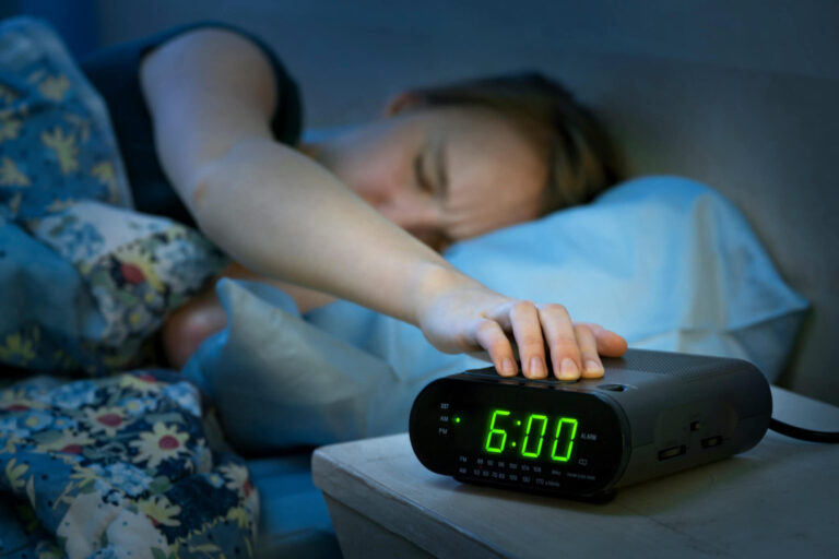 You snooze, you win: Hitting the snooze button can actually benefit your brain