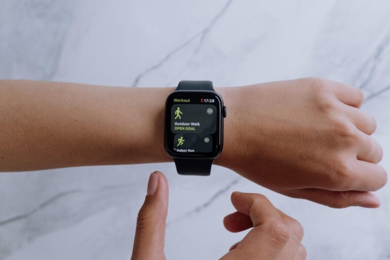 Best Apple Watch Alternatives: Top 5 Smartwatches Most Recommended By Techies