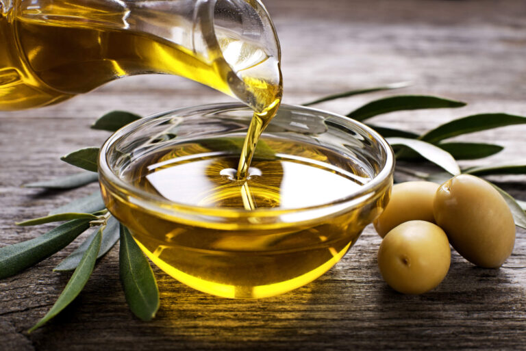 Best Extra Virgin Olive Oils: Top 7 Brands, According To Top Chefs