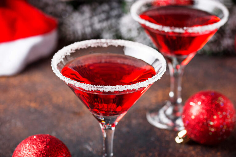 Best Winter Cocktails: Top 7 Holiday Drinks, According To Mixologists